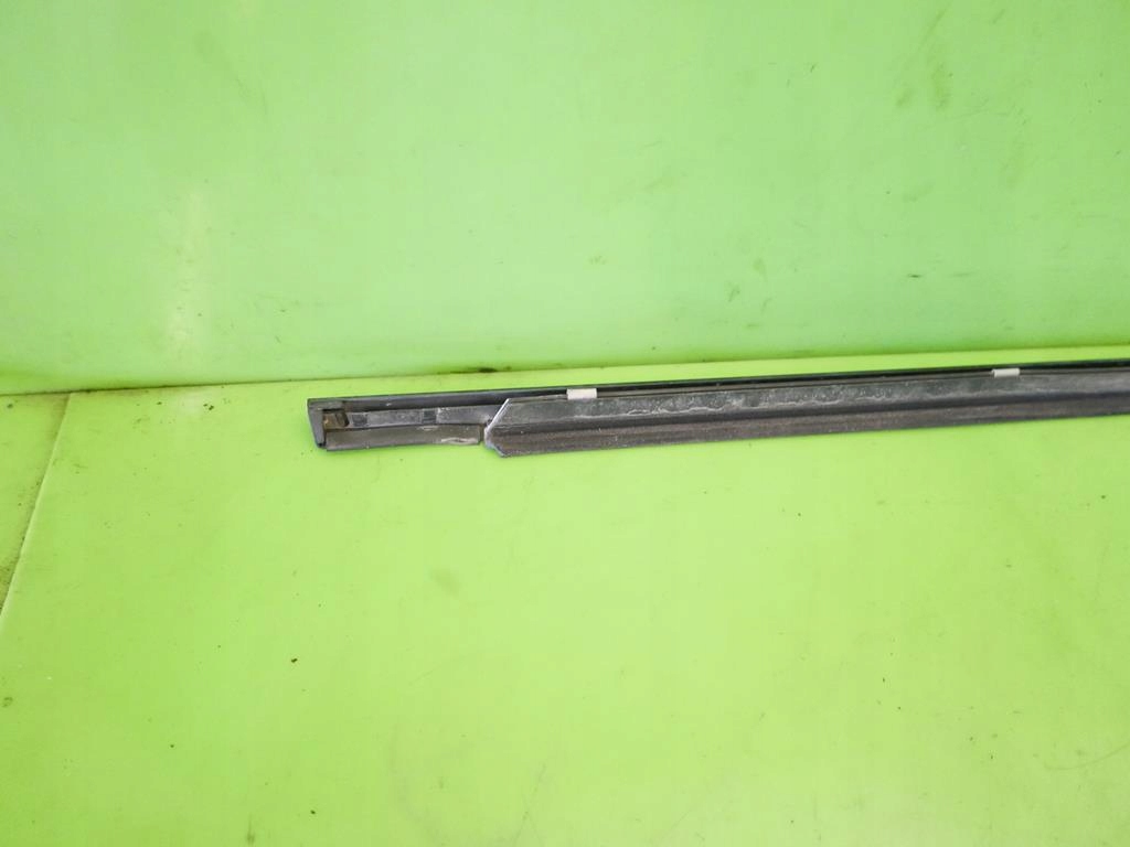 фото №8, Молдинг уплотнитель левая задняя mercedes w211 sedan