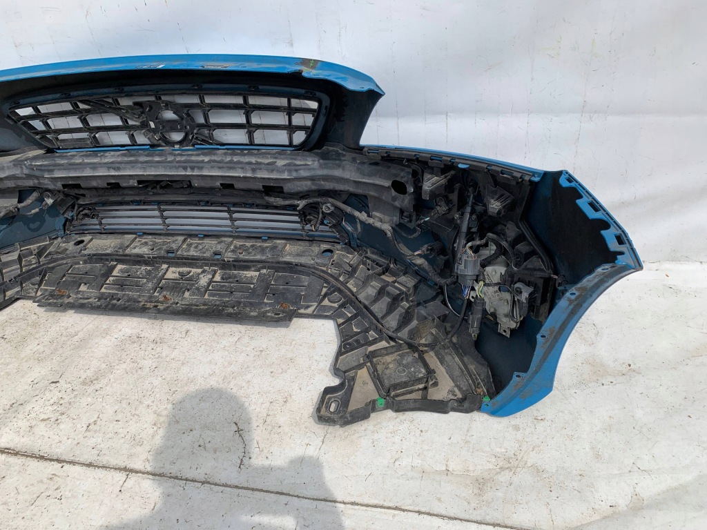 Купить Volvo v40 r-design бампер передний перед pdc