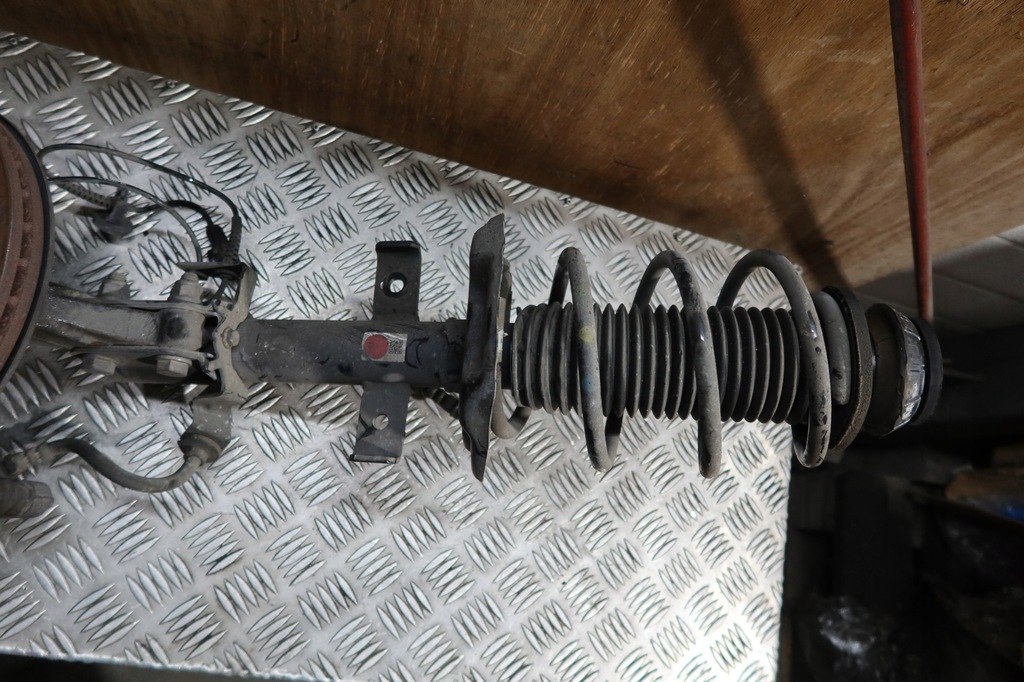 фото №3, Поворотный кулак правый перед clio v 0.9 tce