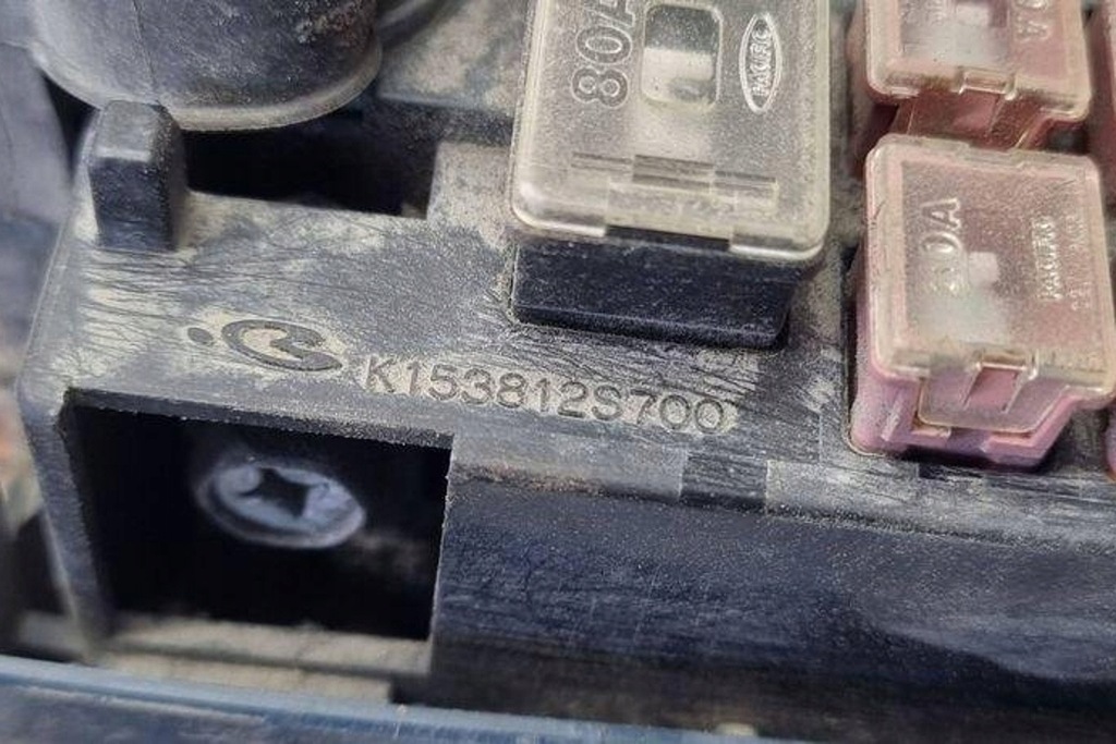 фото №7, Коробка предохранителей nissan navara d22_ 243832s700 2.49l дизель 2001