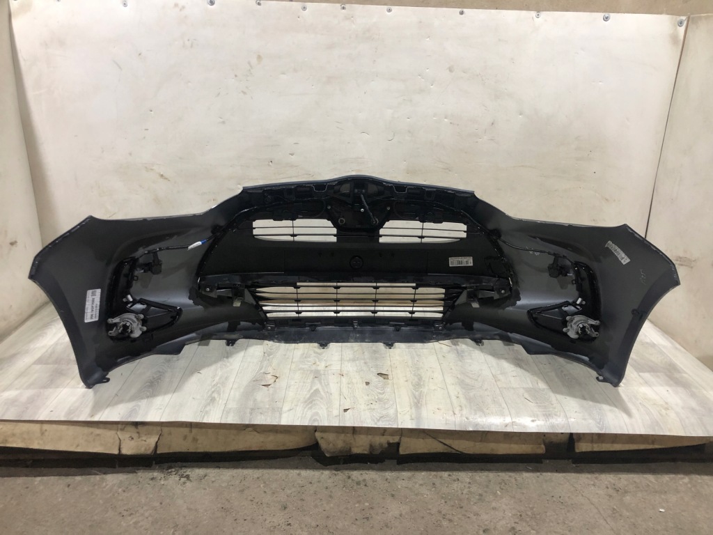 Toyota yaris iv p21 бампер передні  1g3 Зі Шроту