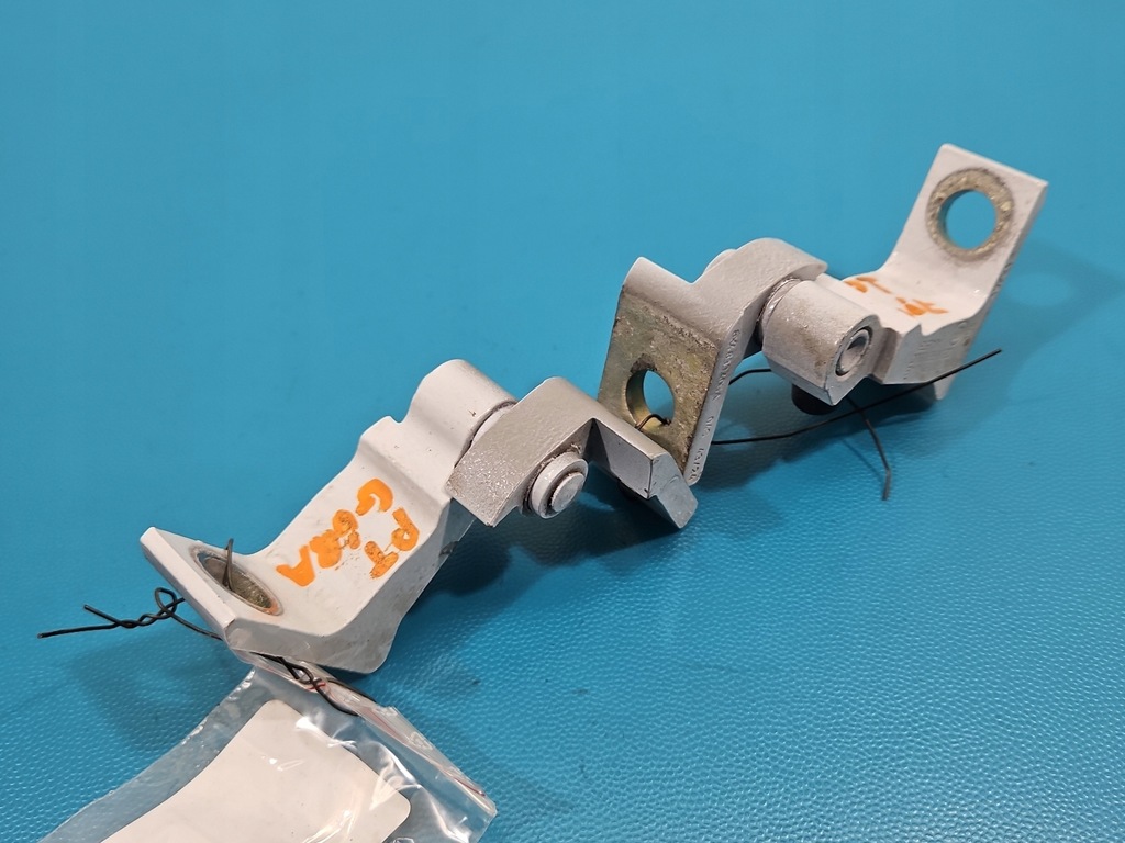 фото №1, Петля дверь задняя правый skoda octavia iv