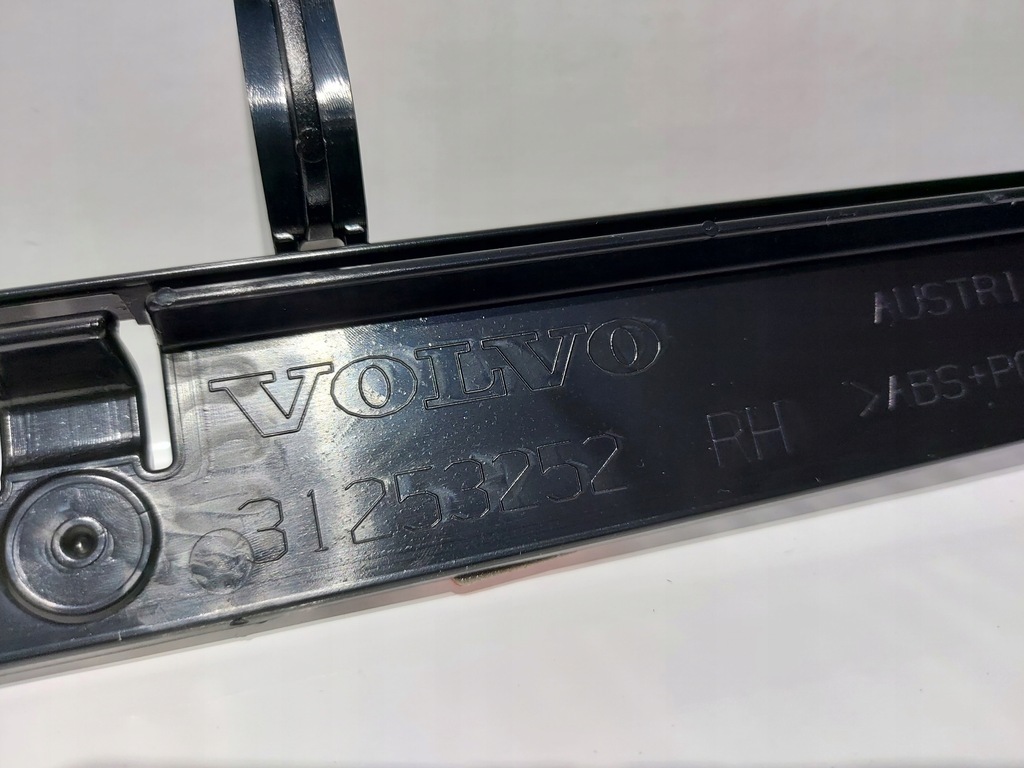 фото №11, Volvo xc60 i кронштейн клипса правой накладки накладки порога