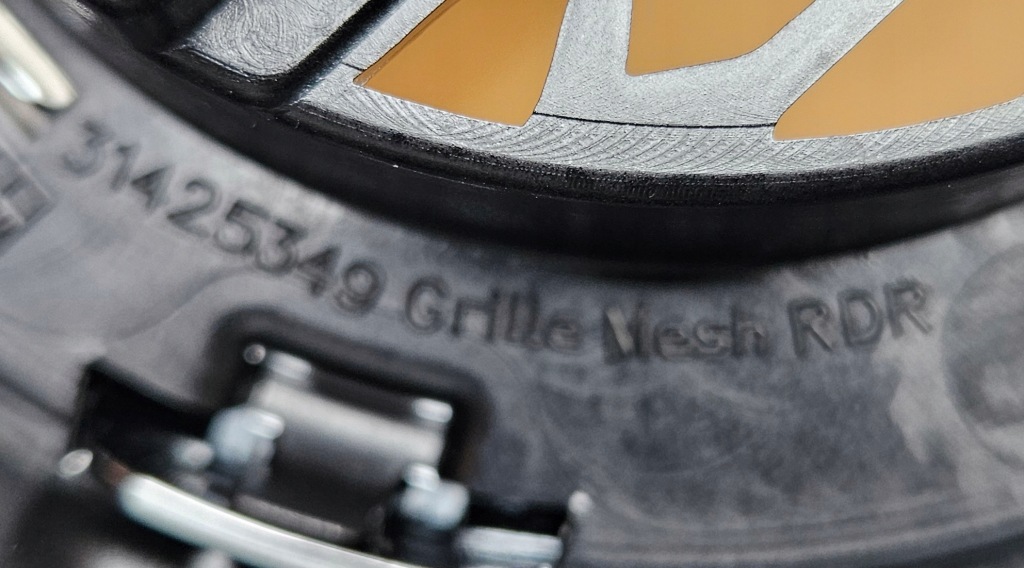 фото №7, Volvo v40 lift cross country 16-19 решётка радиатора решётка радиатора оригинал новый