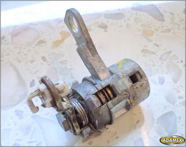 фото №6, Hyundai h200 2.4 99r - вкладка правий середина