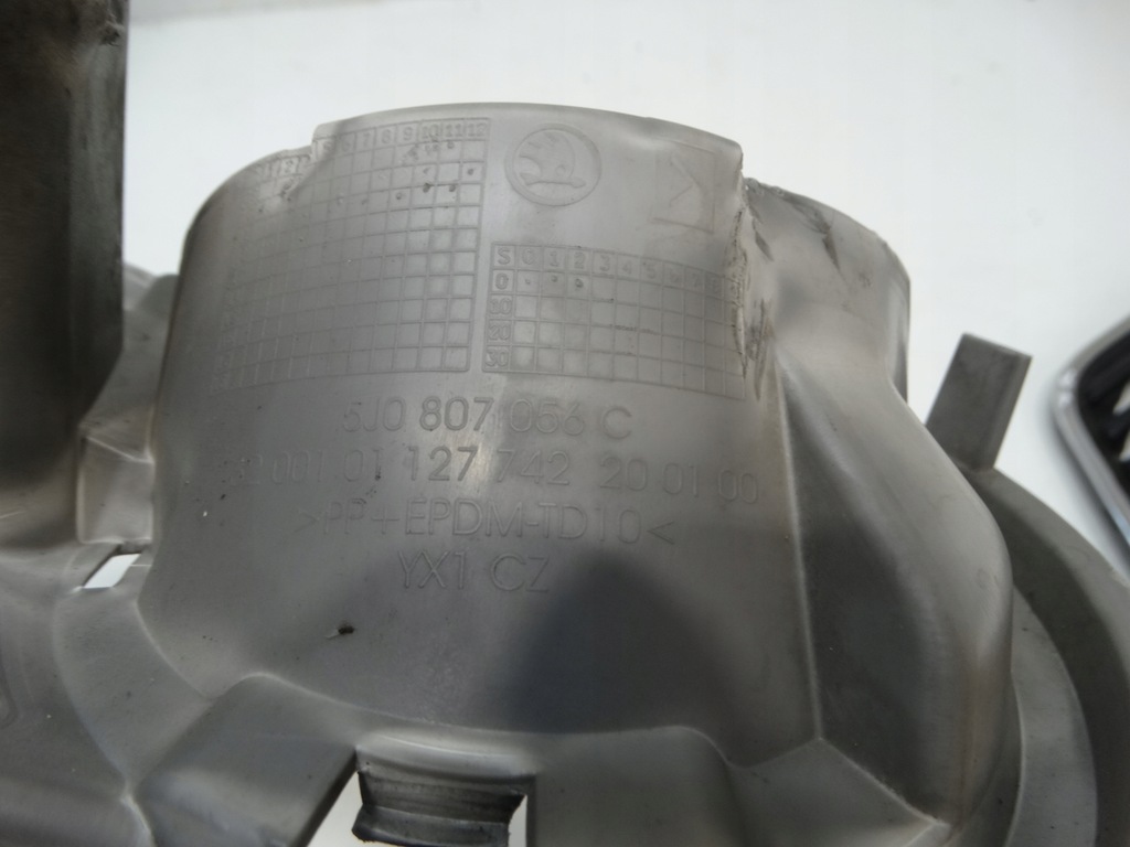 фото №9, Кронштейн противотуманной фары правый перед skoda fabia ii roomster skout 5j0807056c