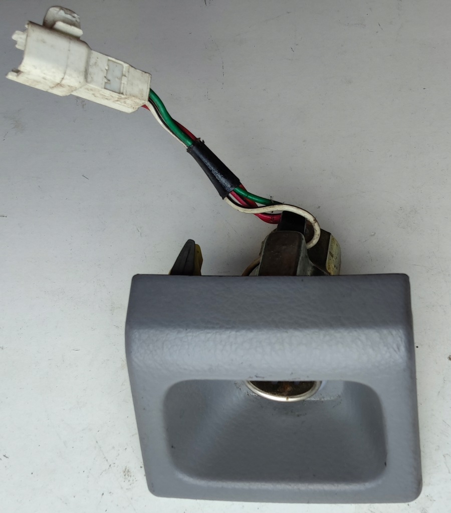 фото №1, Разъём прикуривателя toyota avensis verso