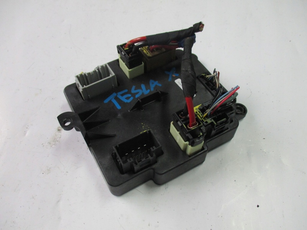 Купить Модуль блок управления дверь tesla x 1062056-00-b