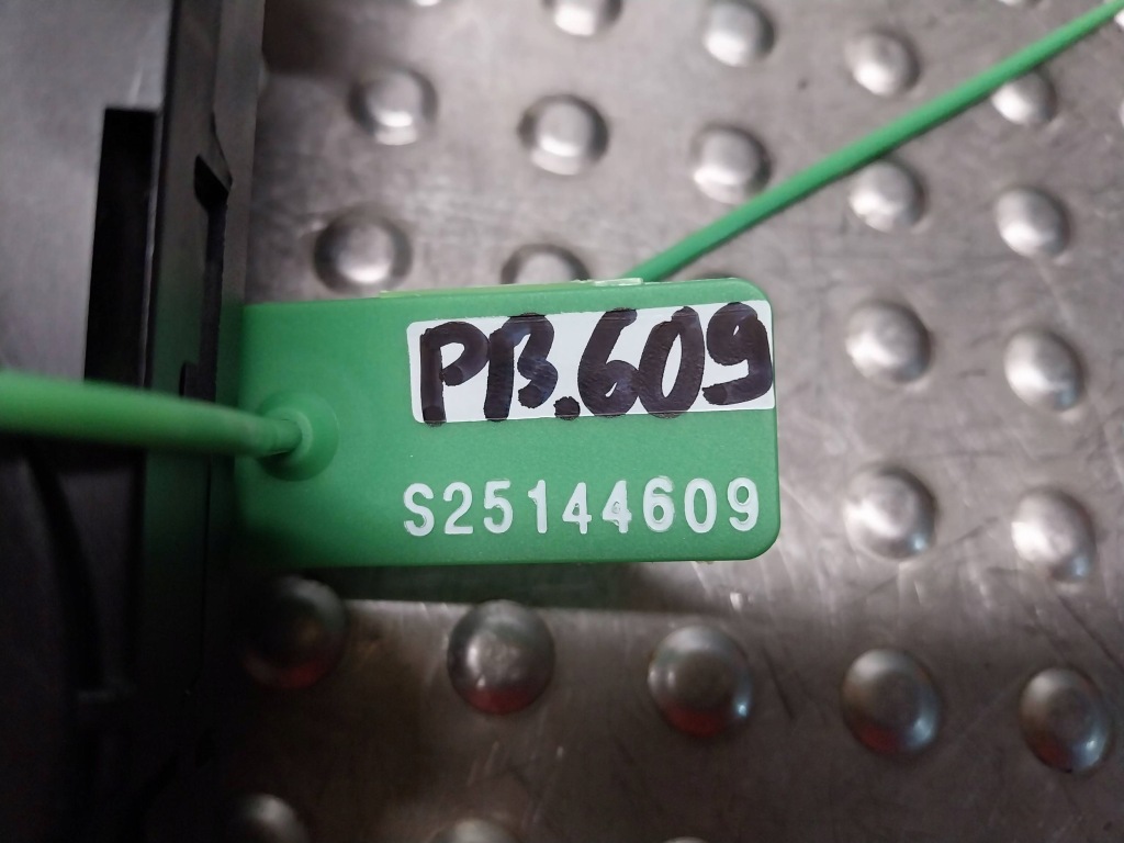 Панель обдув кондиціонера 9168116 bmw e81 e82 e87 e90 e91 e92 Зі Шроту