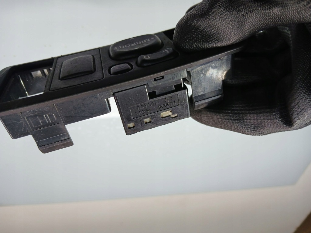 фото №7, Toyota avensis t250 2004 кнопка регулировки зеркал боковых