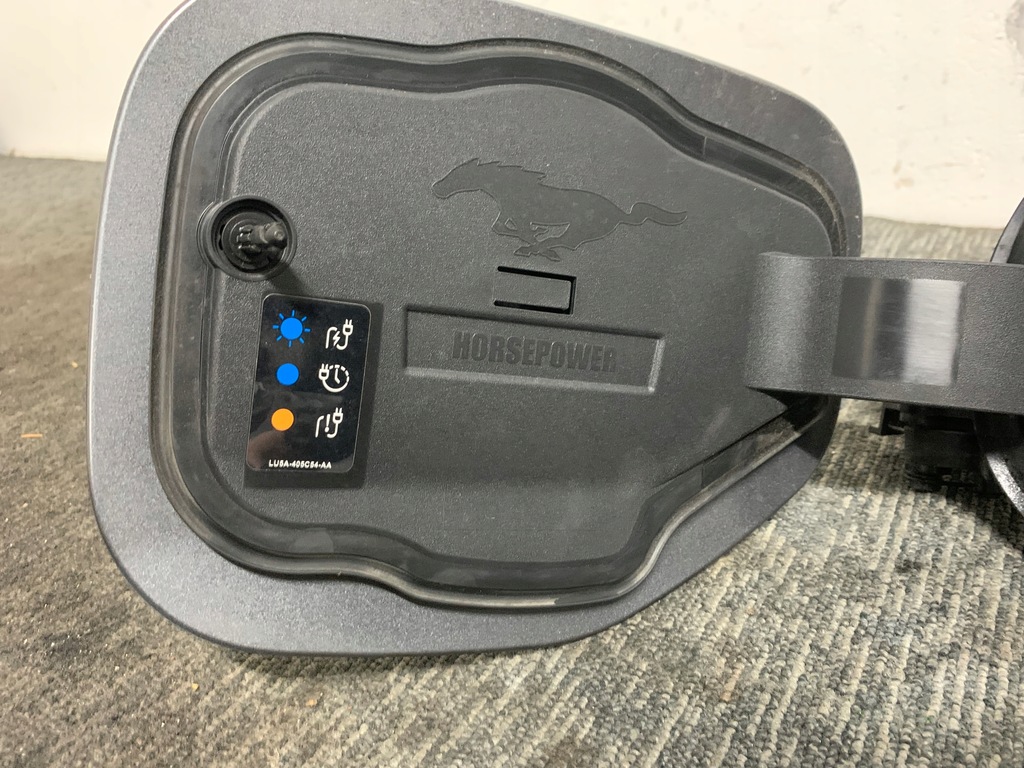 фото №12, Ford mustang mach-e крышка разъём зарядки крыла левый перед оригинал