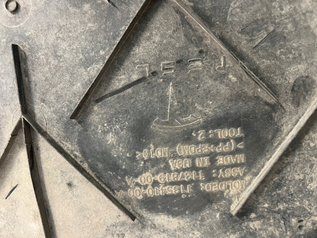 Купить Оригинальная накладка плита подвеска пол tesla model 3