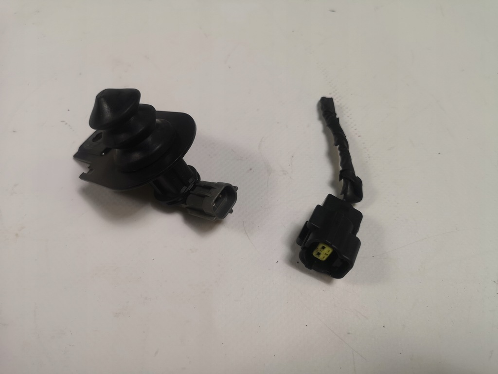 фото №5, Датчик открывания замыкание капот mustang v 10-14