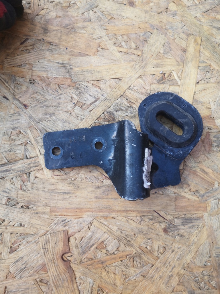 фото №2, Alfa romeo stelvio кронштейн радиатора