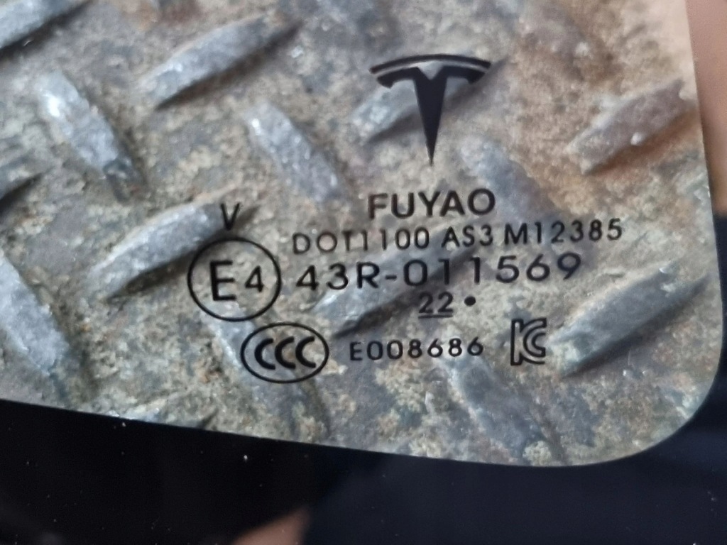 2023 tesla model y стекло боковая задняя 160080900c Недорого