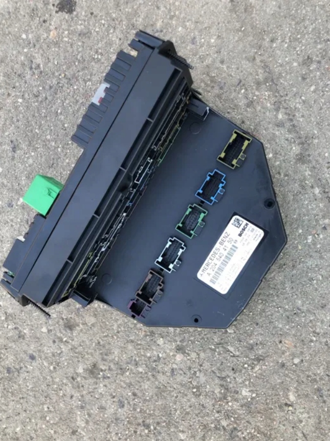 фото №1, Mercedes w204 модуль sam a2045404150