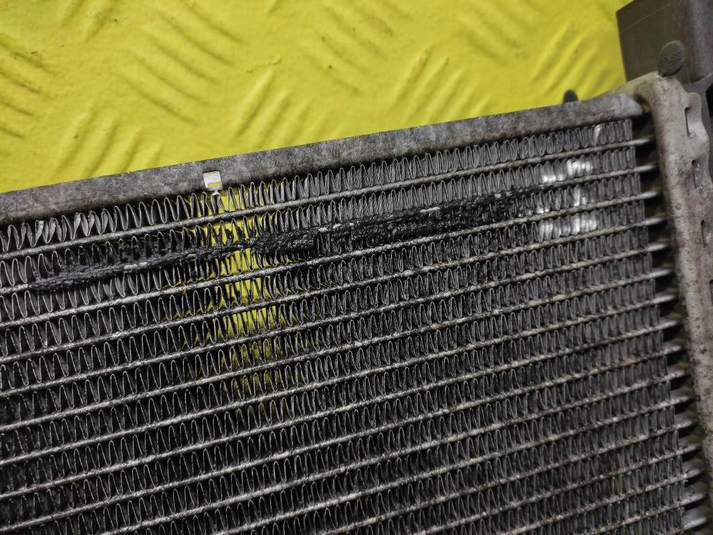 Mercedes w203 2.2 cdi радіатор води a2035000603 Оригінал