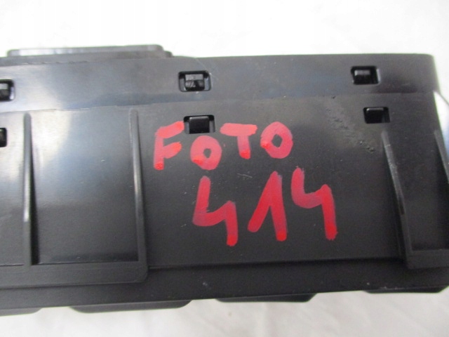 фото №11, Hyundai tucson ii панель управление 93300-d7600