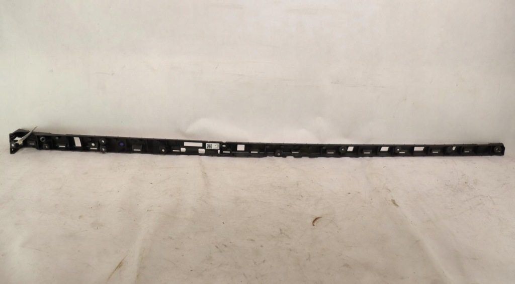 Напрямна кронштейн накладки порога праве tesla x Оригінал