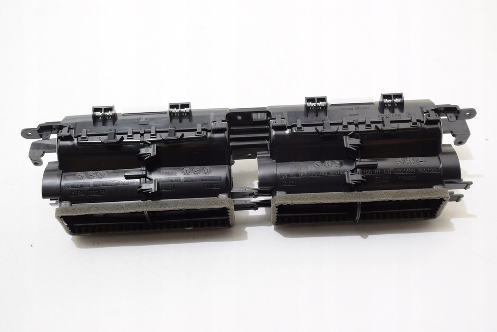 фото №8, Bmw 7 i7 g70 средняя центральная решётка обдув панели приборной панели