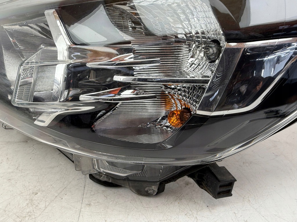 фото №6, Toyota hilux viii 2023 лампа передняя