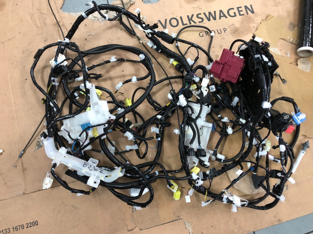 фото №3, Toyota yaris iv электропроводка жгут салона салон