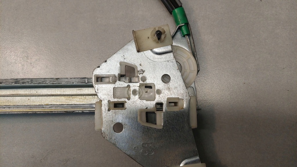 фото №5, Подъемник стекло левый задняя space star 1.8 fl