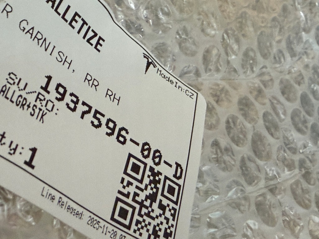 Купити Tesla y juniper 2025+ łuk молдинг крила правий задній 1937596-00-d новий