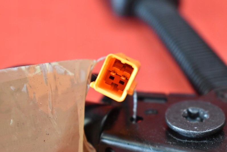 Натягувач кліпса поперечина правий перед 3m5t14a132ae ford focus c-max mk1 03-07 Зі Шроту