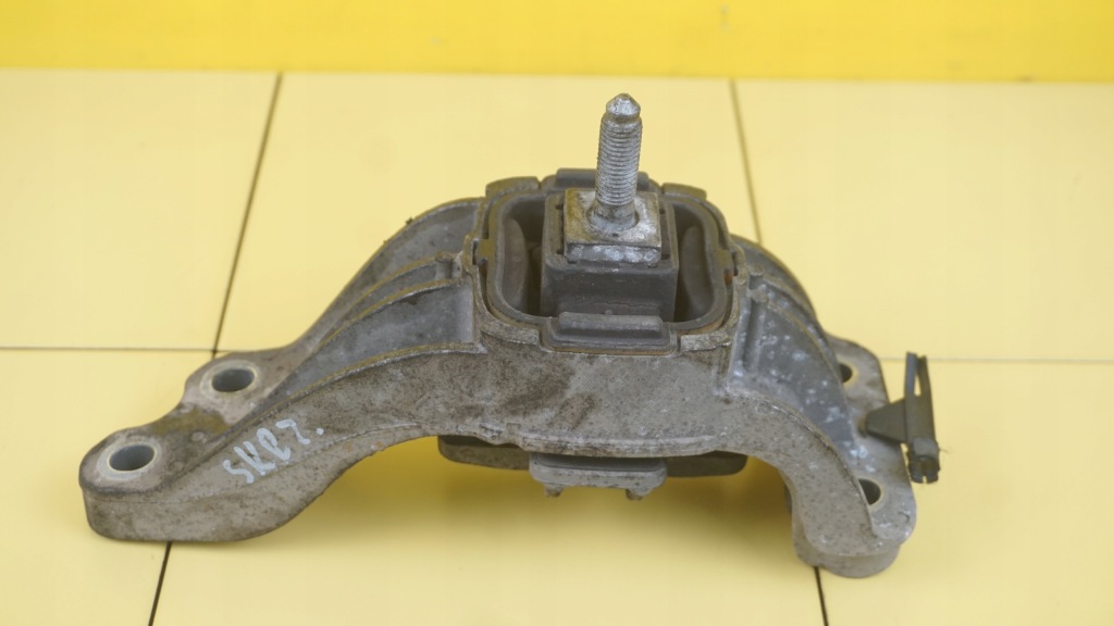 фото №1, Mini r56 r55 r60 r61 2.0 d 16r 143km n47c20a кронштейн коробки передач 6784359