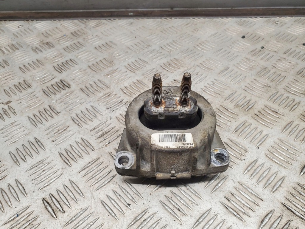 Купити Jeep grand cherokee 68032665ad кронштейн двигуна