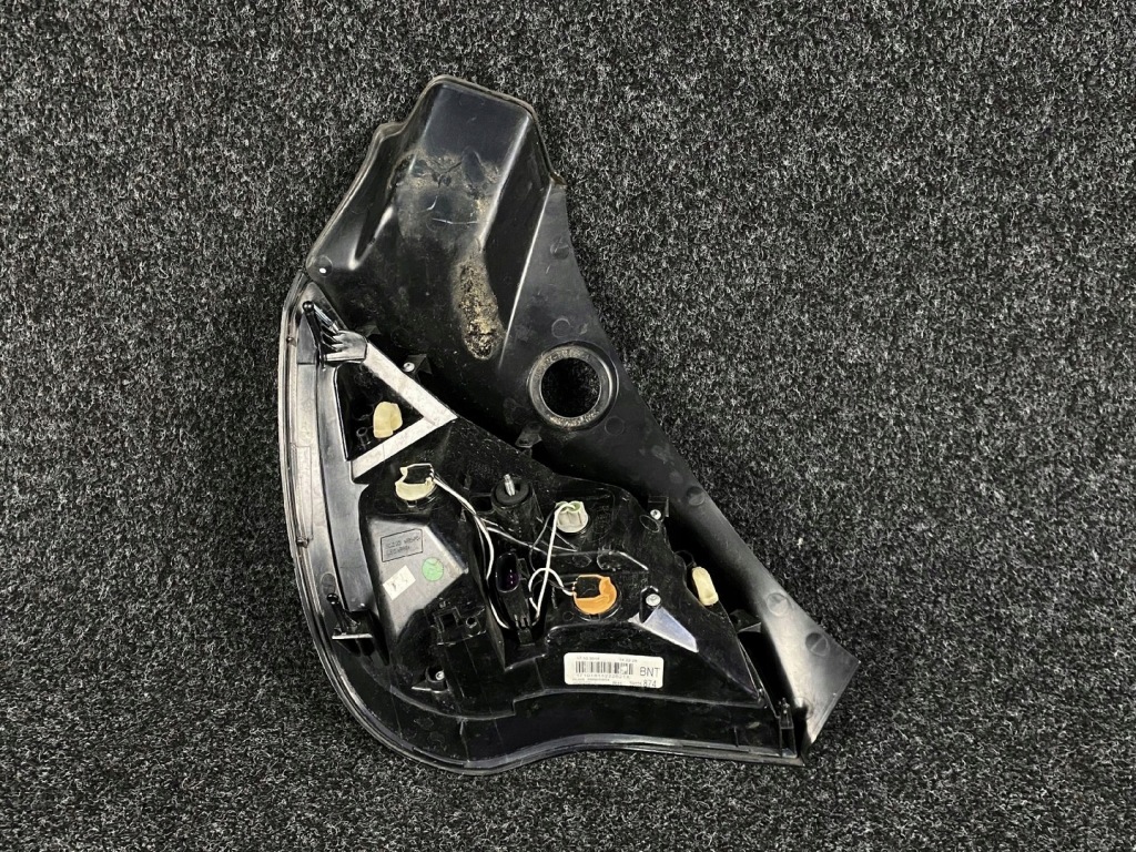 Opel adam лампа правая задний  задняя 13354583 в Украине