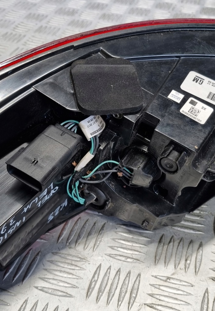 Opel insignia b лампа левая левый задний  задняя 39099122 в Украине