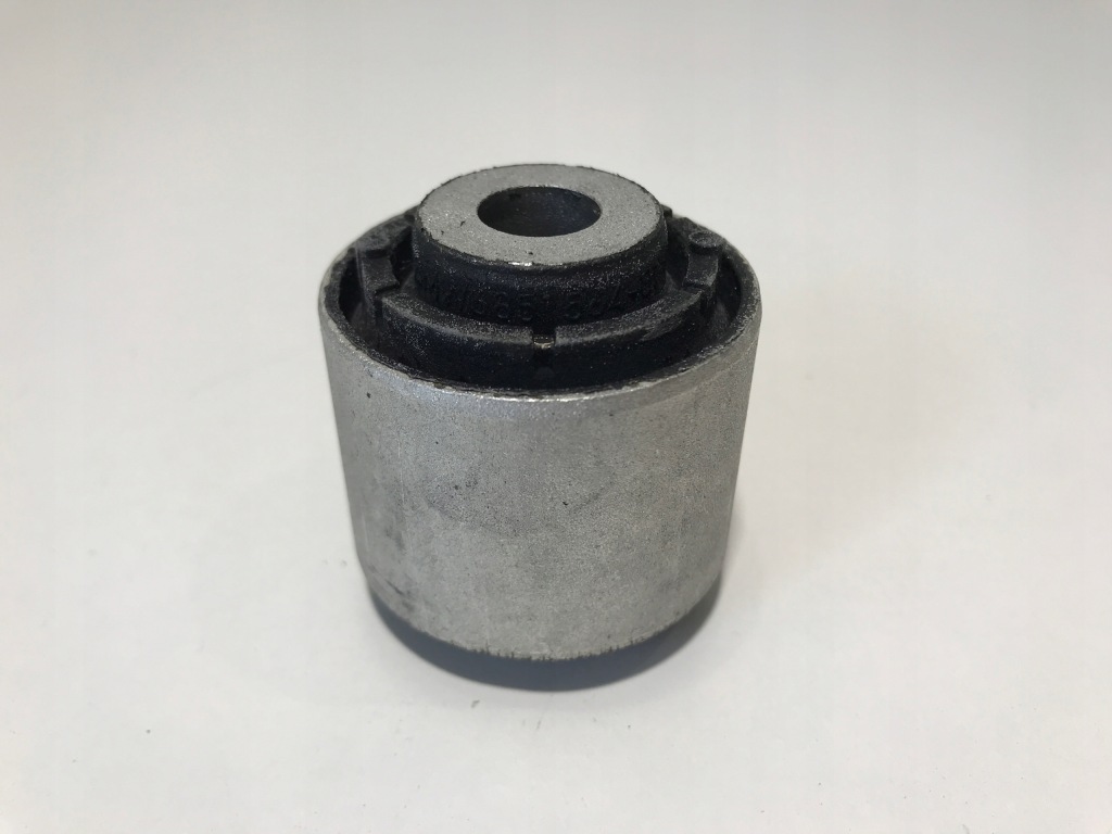 фото №1, Втулка рычага задняя bmw i01 6851564