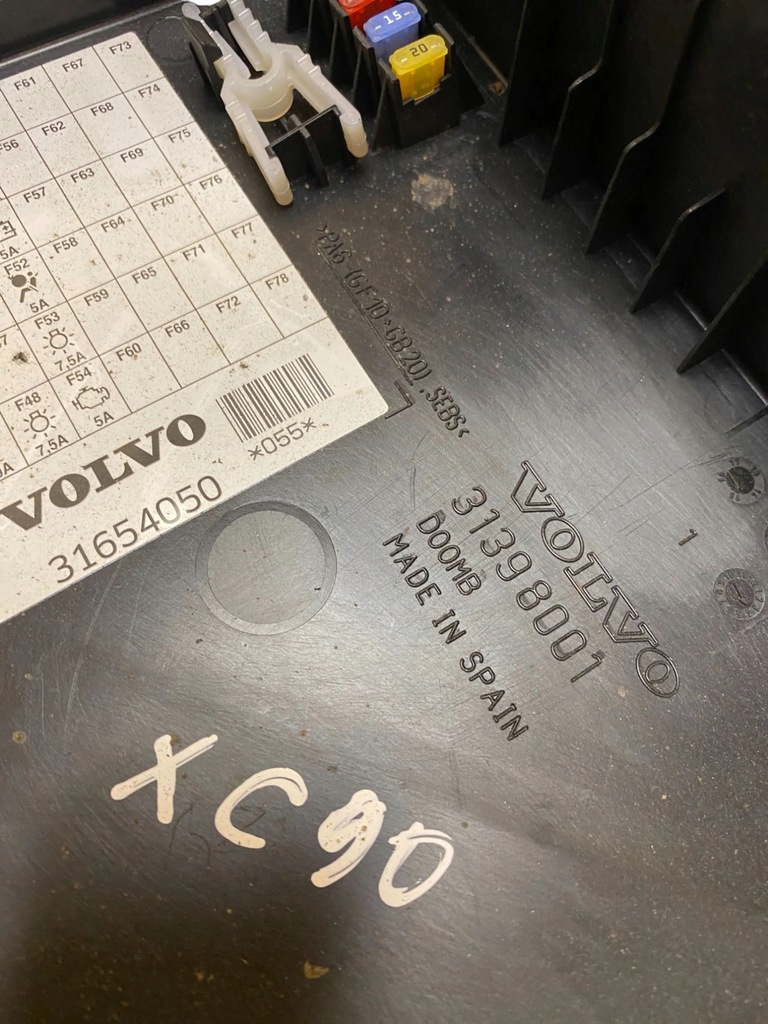 фото №8, Volvo xc90 2018 крышка коробка предохранителей 31398001