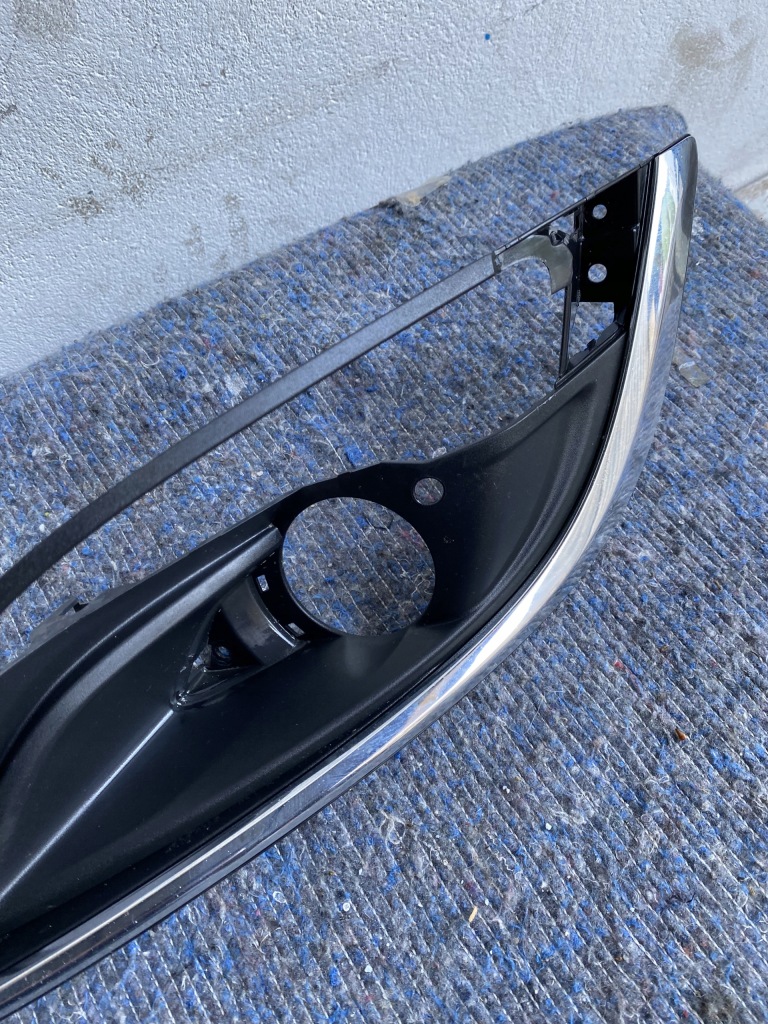 Opel astra j iv рестайлинг  решётка бампера левая Киев