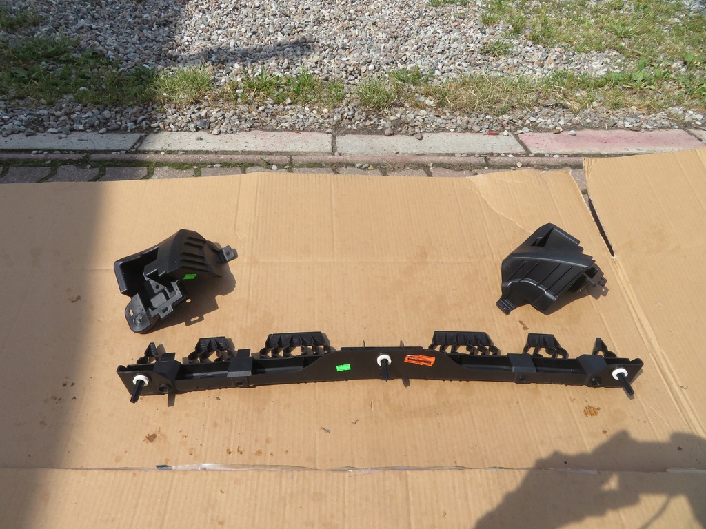 фото №1, Ranault clio v 850429691r напрямна бампера задня комплект