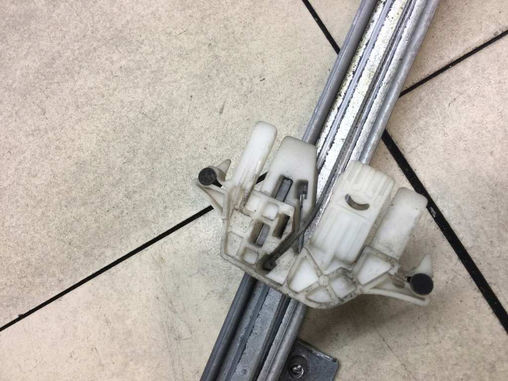 фото №5, Подъемник стекло левый перед 807 2.0 hdi