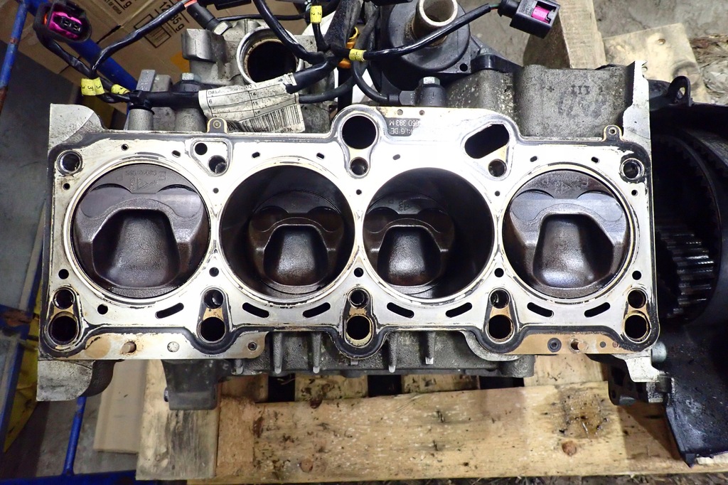 фото №13, Audi a4 b6 двигатель 2.0 fsi блок двигателя awa kompletny 160tyś бензин