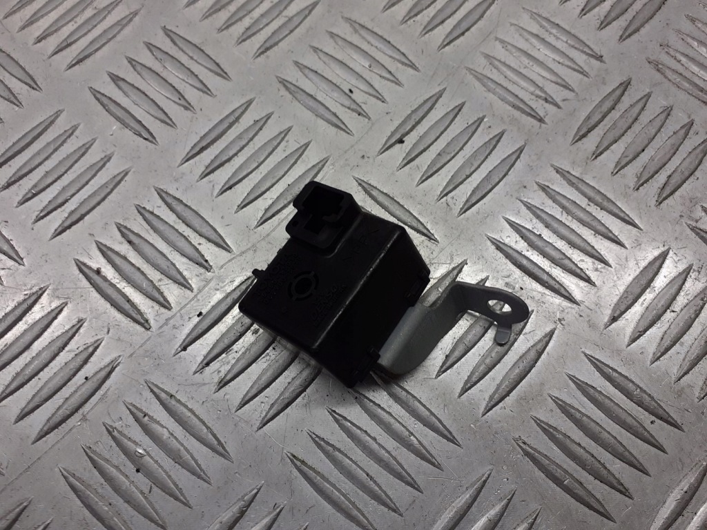 фото №1, Реле toyota avensis t25 86650-13010