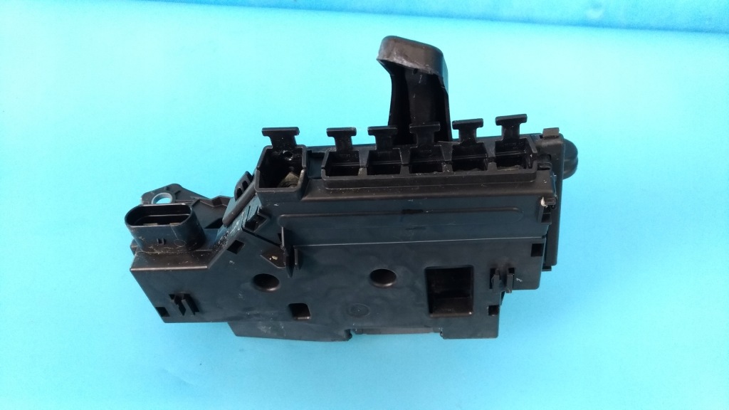 Mercedes w205 c63 4.0 v8 17r коробка запобіжників a2055402350 Зі Шроту