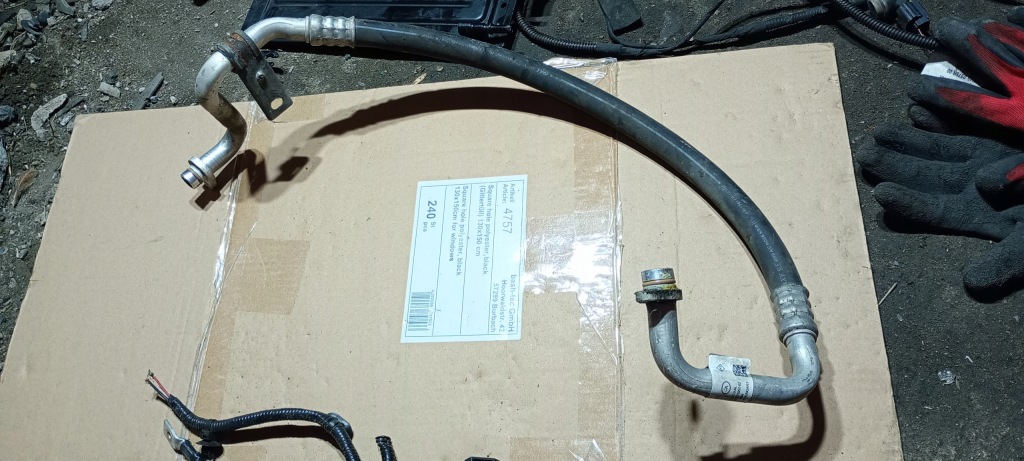 Купити Шланг кондиціонер trafic vivaro talento b 14-19 rok 1,6 dci 924543135r