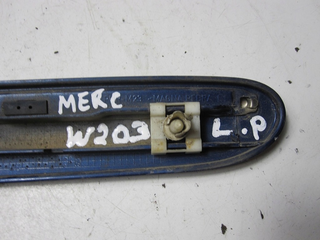 фото №2, Заглушка крыла передняя левая mercedes w203