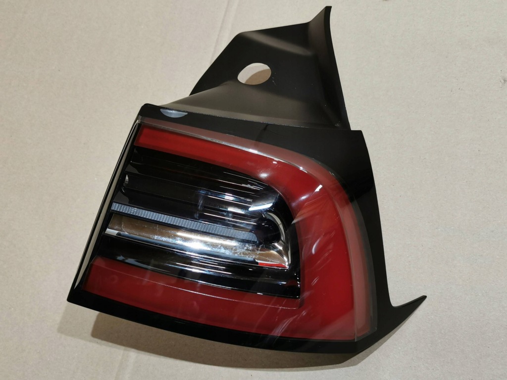 Tesla model 3 фара задняя правый  led задний 1502087-99-d с Разборки