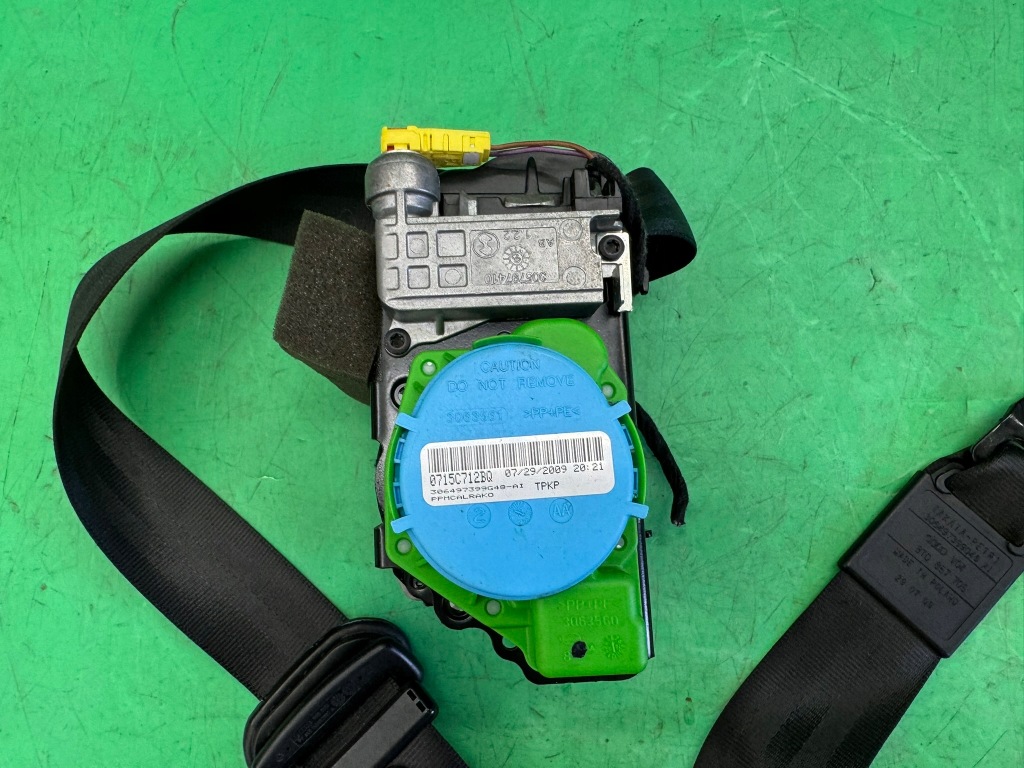 Купити Ремінь безпеки правий передній перед 8t0857705 audi a5 8t купе 3d 07-