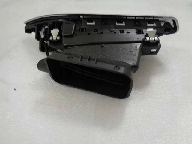 фото №5, Peugeot 2008 решётка обдув консоли левая 9633131777