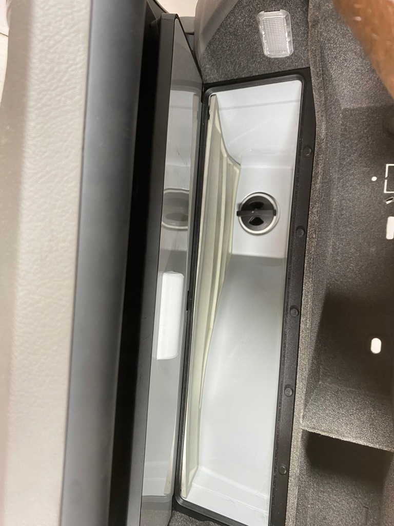 фото №9, Бардачок пассажира europa audi a4 b6 b7 szary холодильник !