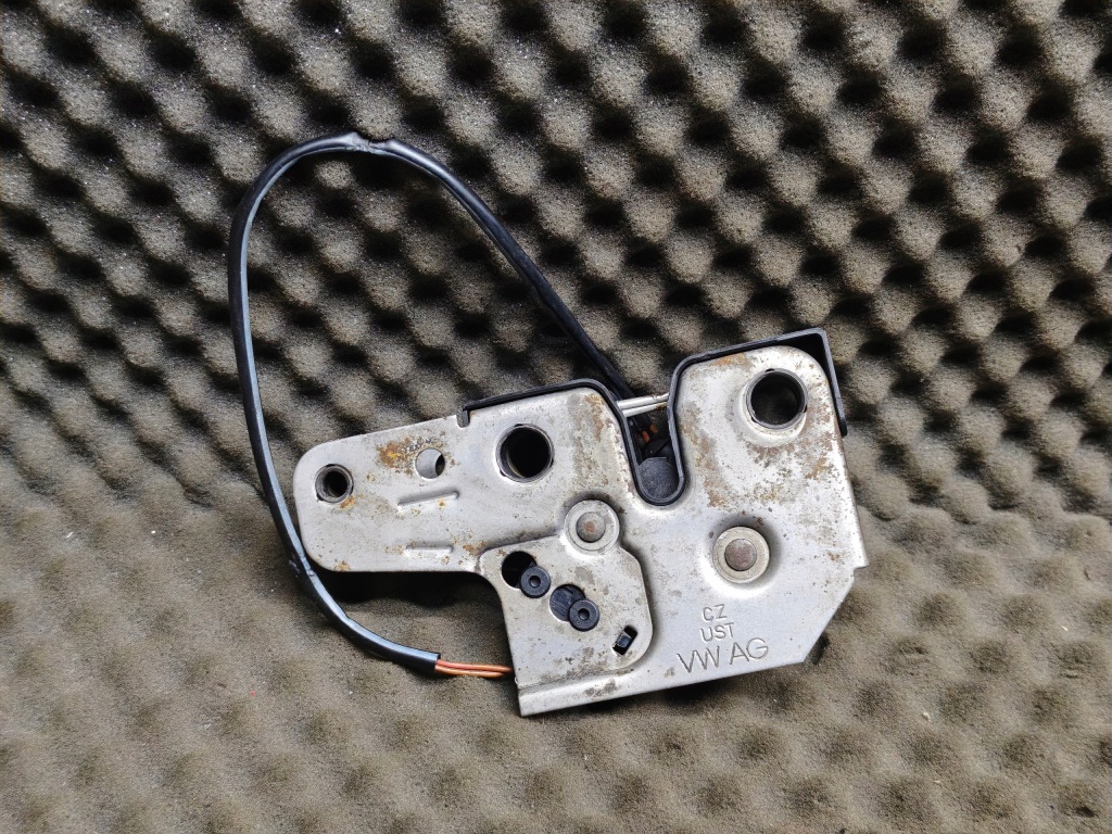 Купити 6q0823509j замок засувка капот volkswagen polo