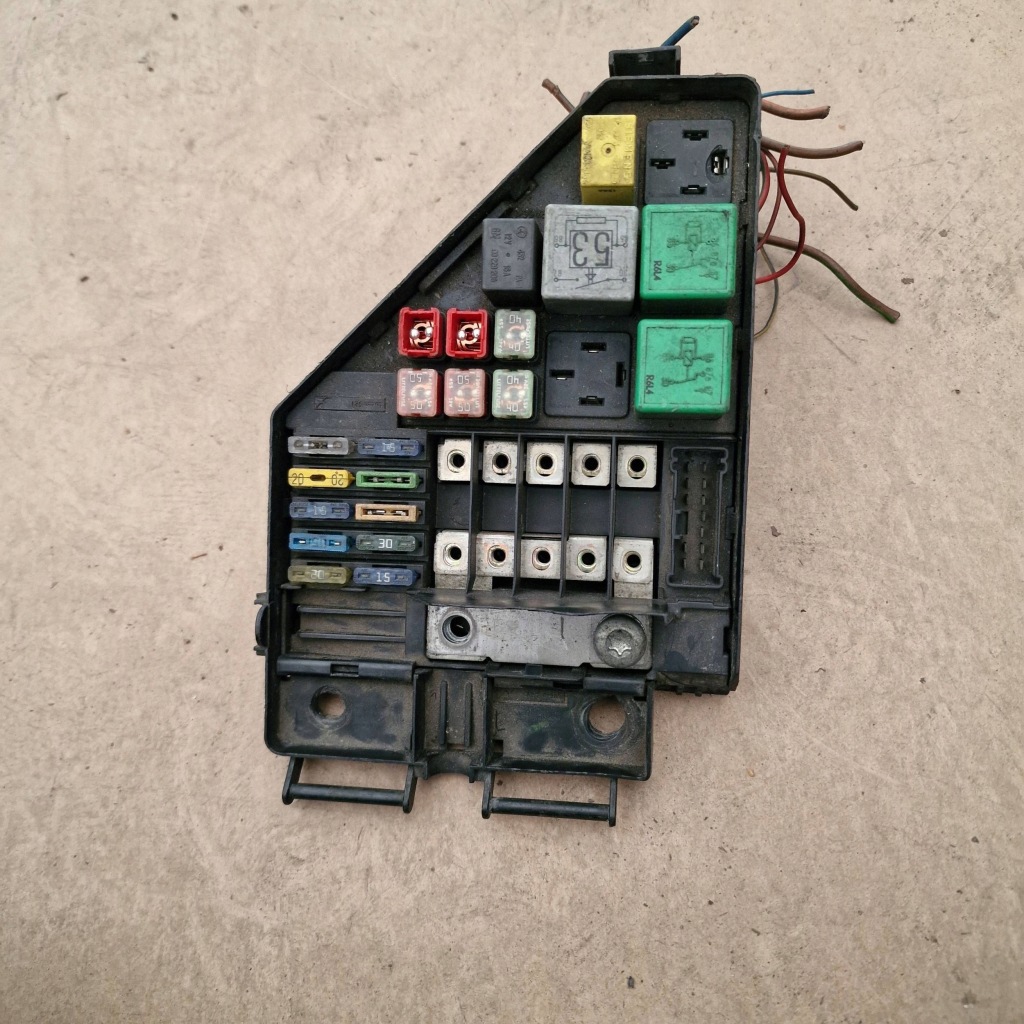 фото №1, Land rover freelander 2002 yqe000380 рамка / модуль предохранителей yqe000380