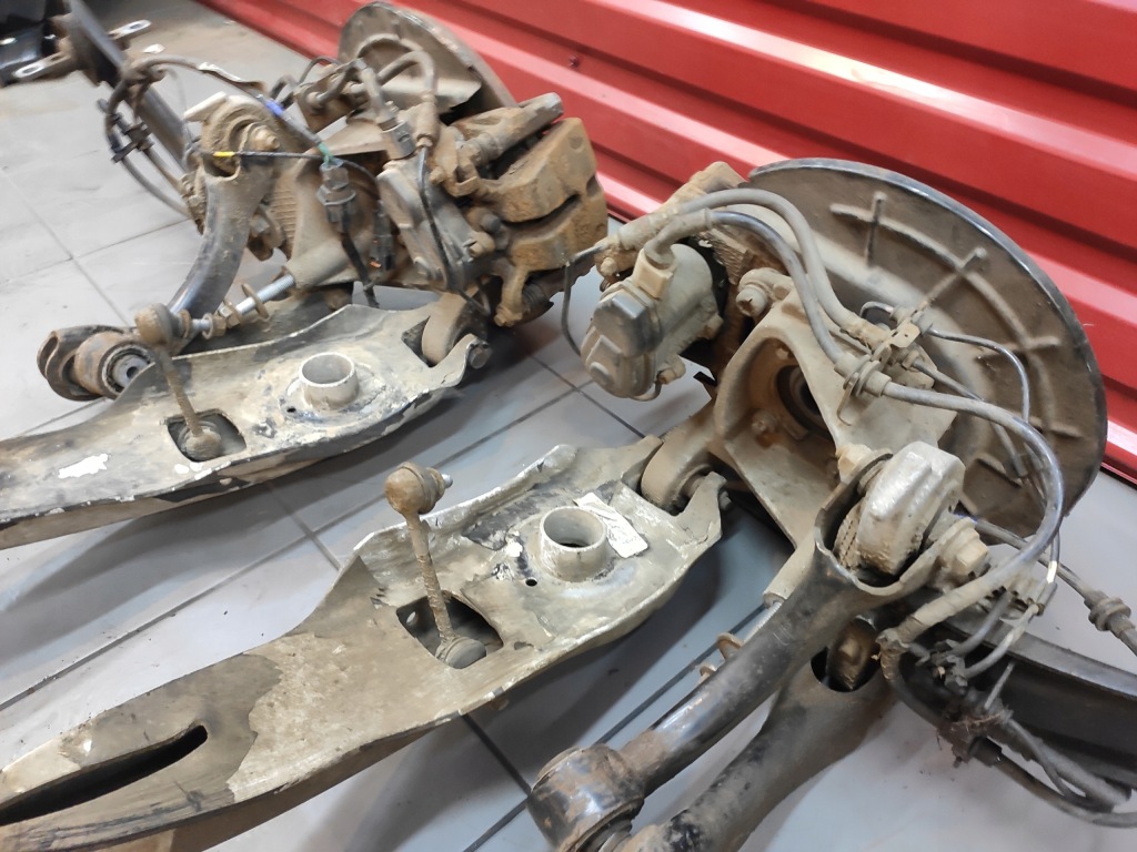 фото №16, Jeep cherokee kl 2.0crd 13-18 поворотный кулак суппорт диск рычаг правый левый задняя